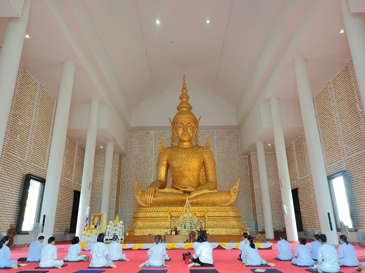 ปฎิบัติธรรม